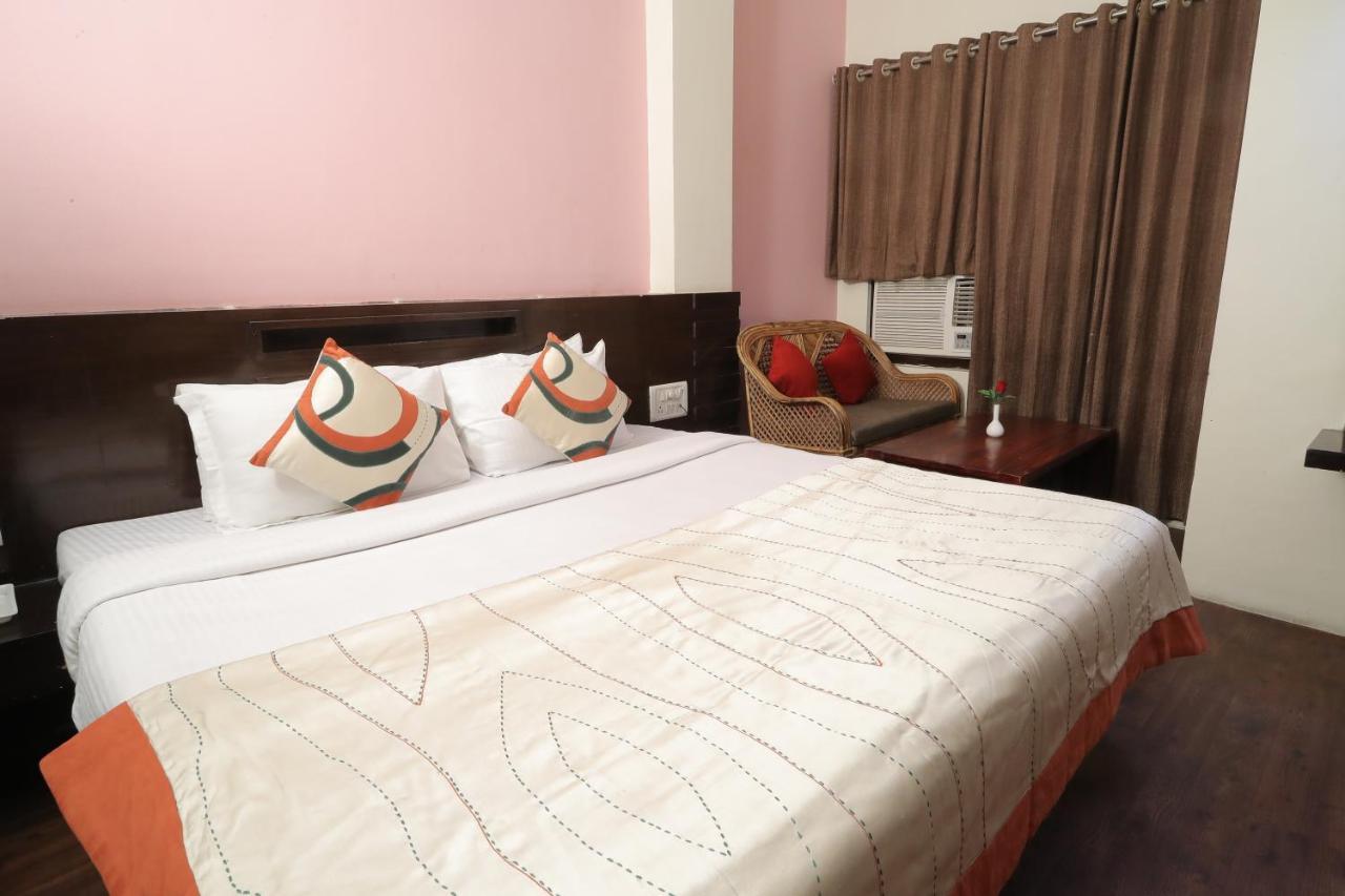 Hotel Vivek Continental グワーリヤル エクステリア 写真