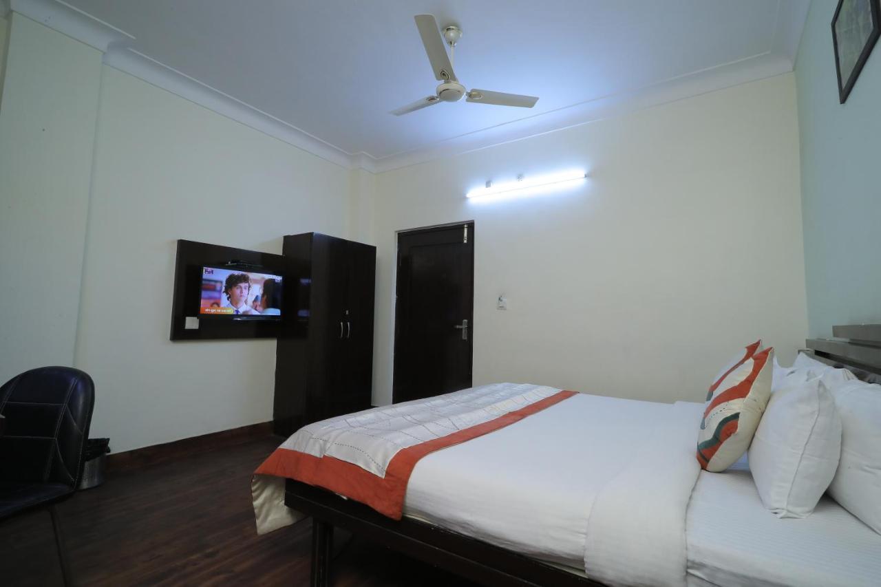 Hotel Vivek Continental グワーリヤル エクステリア 写真