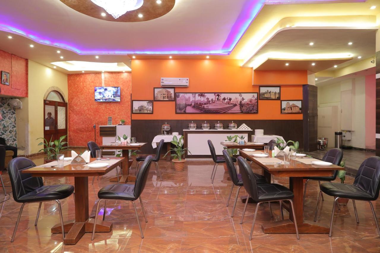 Hotel Vivek Continental グワーリヤル エクステリア 写真