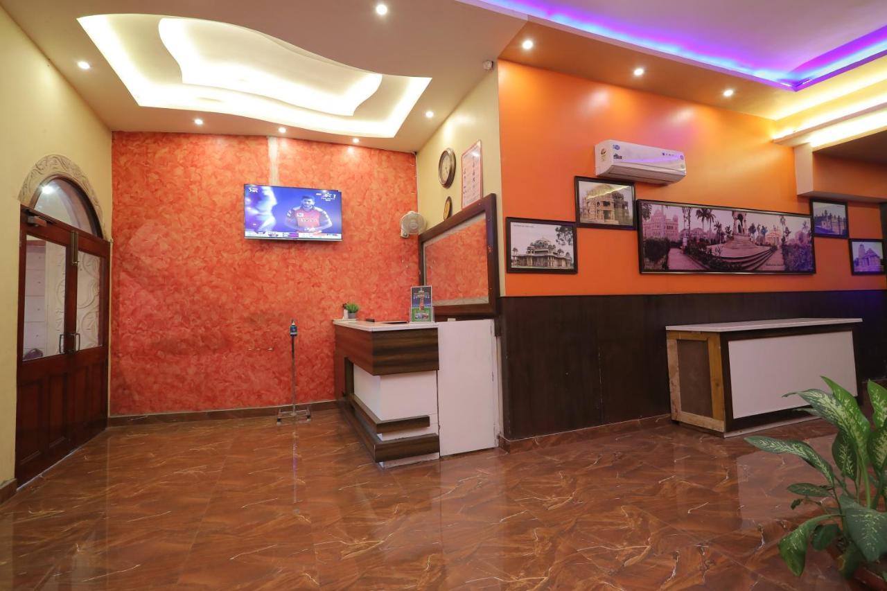 Hotel Vivek Continental グワーリヤル エクステリア 写真