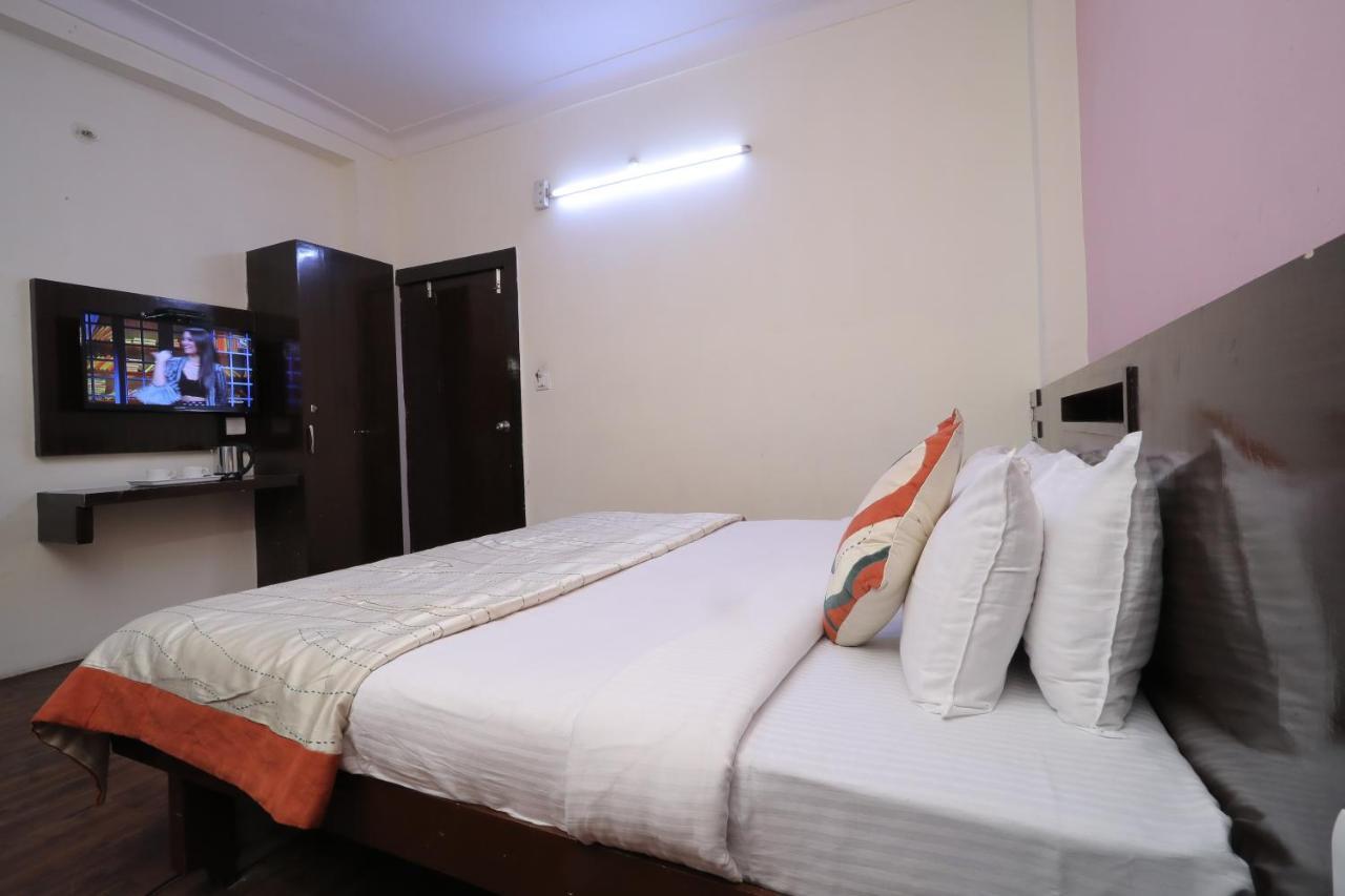 Hotel Vivek Continental グワーリヤル エクステリア 写真